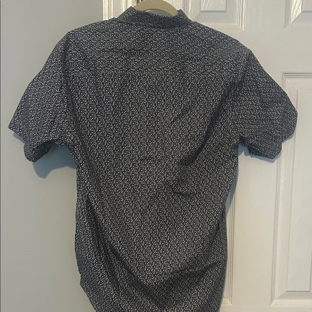Men's Patterned Shirt - Picture 2 of 3